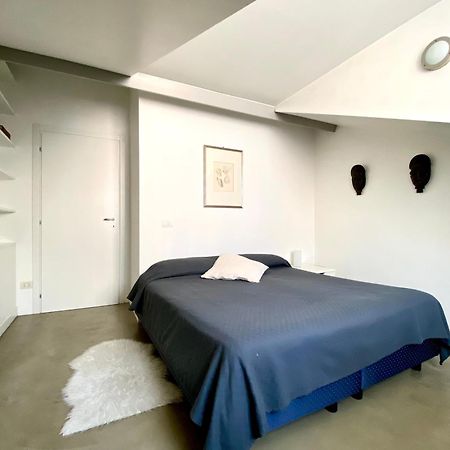 Sant Ambrogio Courtyard Room In Shared Flat Milano Eksteriør bilde