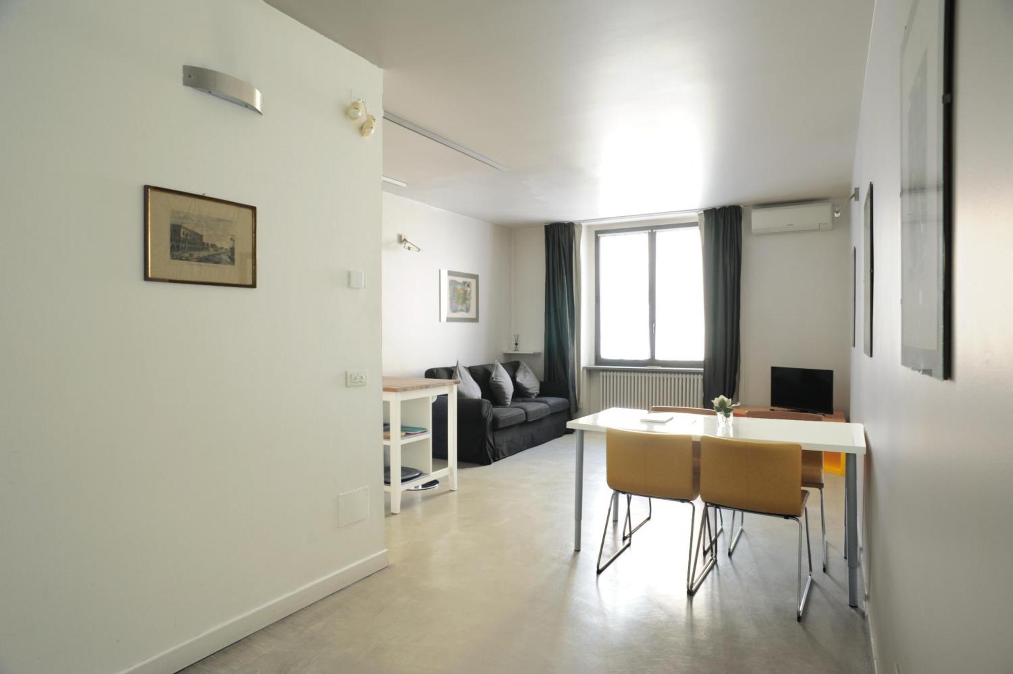 Sant Ambrogio Courtyard Room In Shared Flat Milano Eksteriør bilde