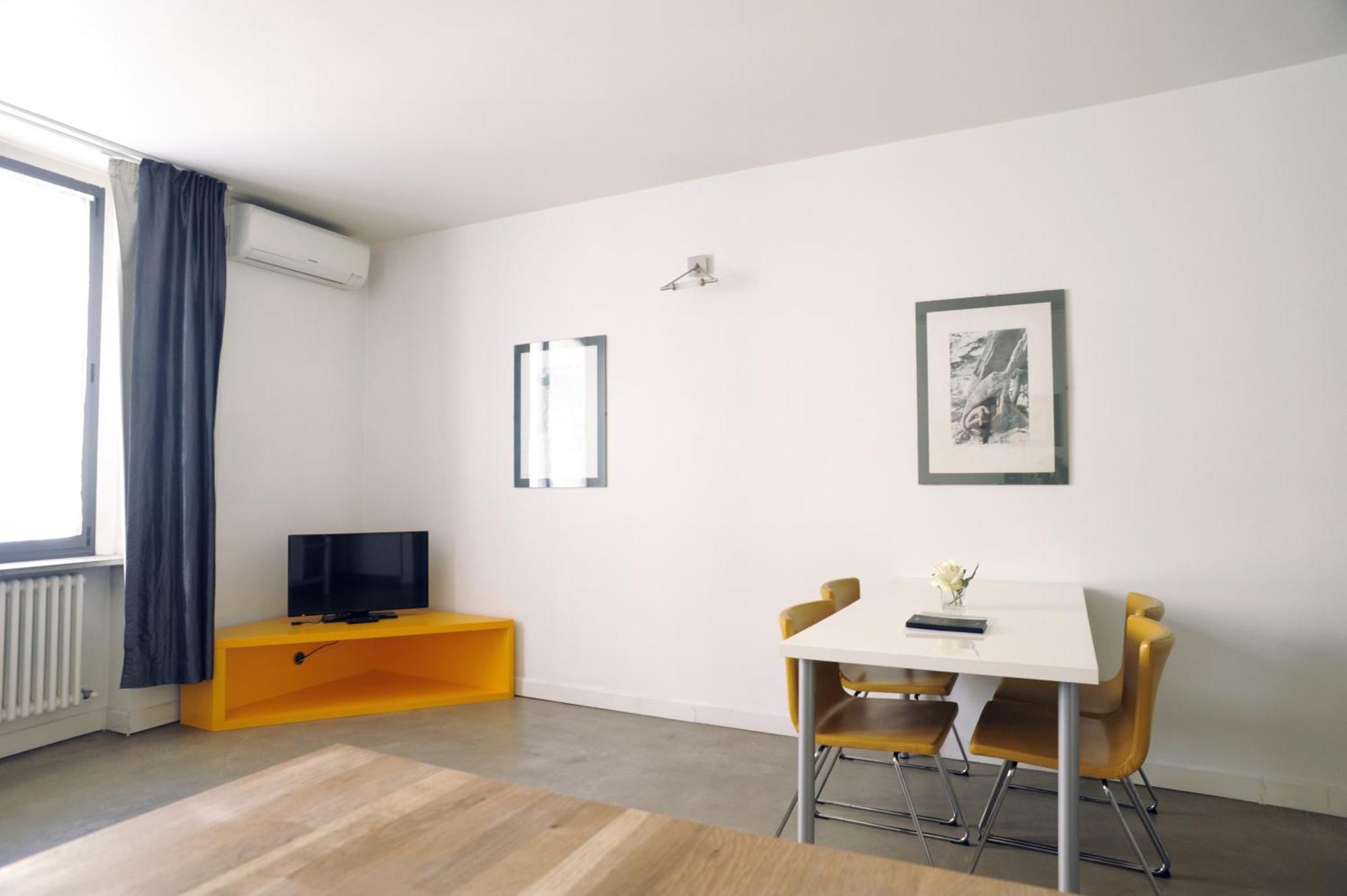 Sant Ambrogio Courtyard Room In Shared Flat Milano Eksteriør bilde